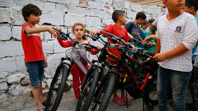 Cumhurbaşkanı Erdoğan'dan Suriyeli çocuklara bayram hediyesi