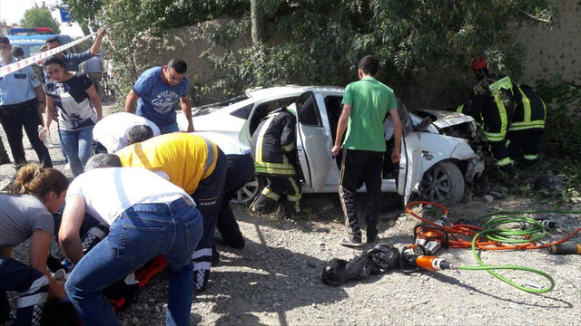 Denizli'de trafik kazası: 2 ölü, 3 yaralı