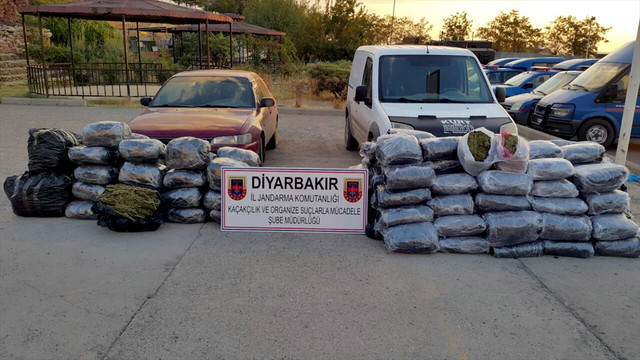 Diyarbakır'da 345 kilogram esrar ele geçirildi