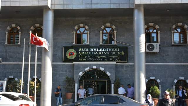 Diyarbakırda iki belediyeye kayyum atandı