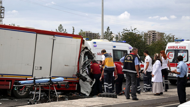 Diyarbakır'da trafik kazası: 2 ölü, 7 yaralı