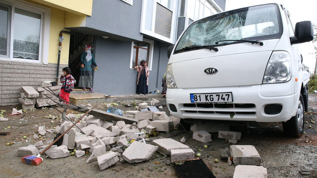 Düzce'deki şiddetli rüzgar