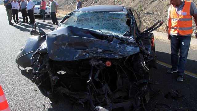 Elazığ'da otomobil ile tır çarpıştı: 1 ölü, 1 yaralı