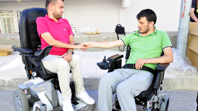 Engelli iş adamı engellilerin yüzünü güldürüyor