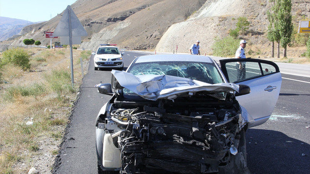 Erzincan'da trafik kazası: 9 yaralı