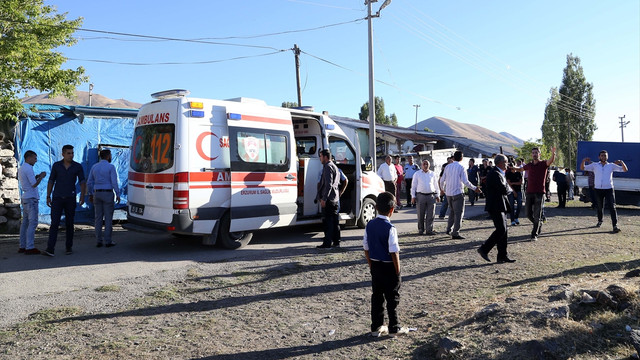 Erzurum'da aile kavgası: 3'ü polis 8 yaralı