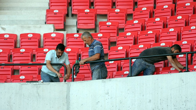 Eskişehir'deki yapımı süren statta inceleme