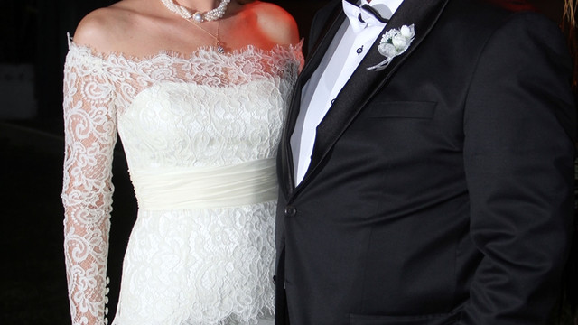 Evlenen cumhuriyet savcısına nikahta kelepçe