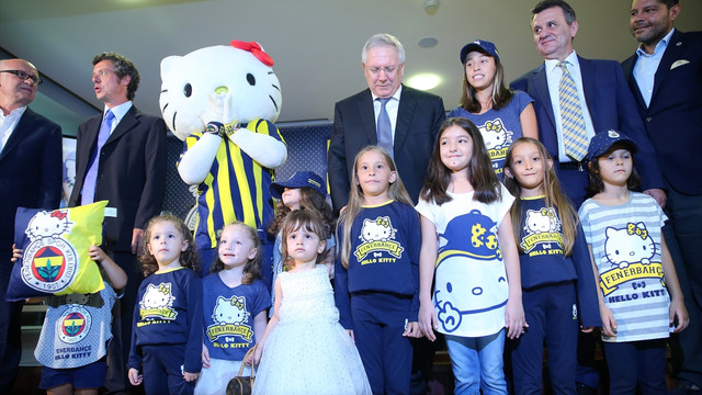 Fenerbahçe Hello Kitty iş birliği anlaşmasının imza töreni yapıldı