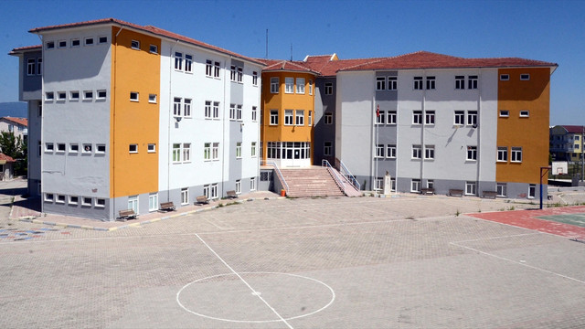 FETÖ bağlantılı okulun kullandığı binayı bağışladı