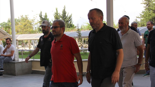 Antalyada gözaltına alınan milli eğitim müfettişleri adliyeye sevk edildi