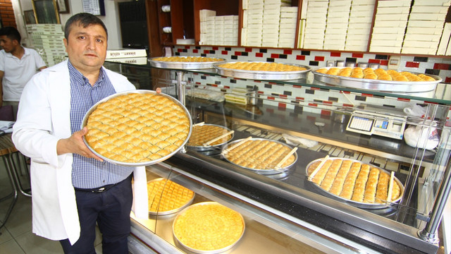 Gaziantepli baklavacıların tatlı mesaisi