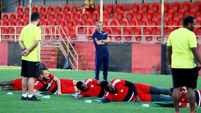 Konya'da vinç devrildi: 1 yaralı