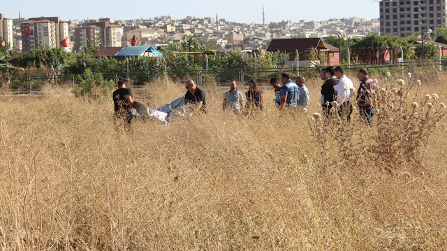 Gaziantep'te boş arazide erkek cesedi bulundu