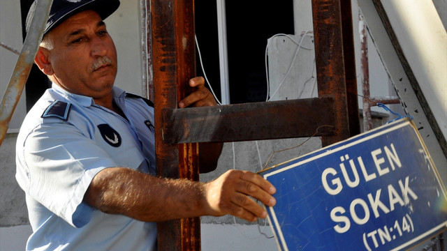 Gülen Sokağının ismi Şehit Astsubay Ömer Halisdemir Sokağı oldu