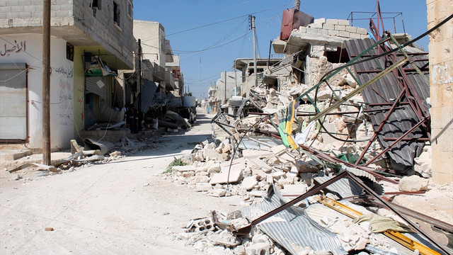 Suriye rejimi Halep'i vurdu: 24 ölü