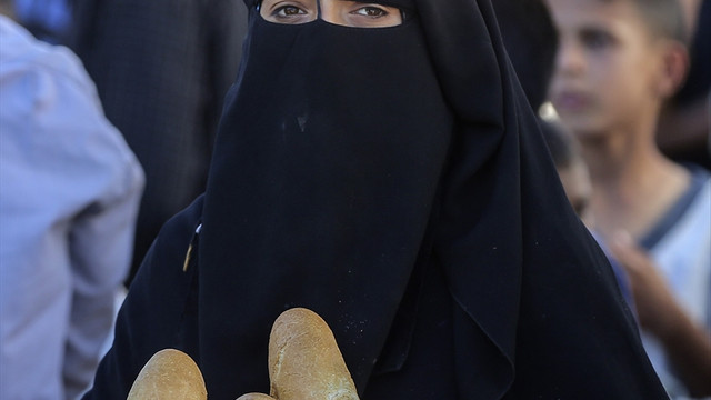 HAYRAT Derneği'nden Cerablus'a ekmek yardımı