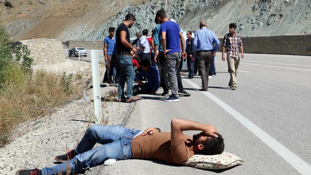 İnşaat işçilerini taşıyan minibüs devrildi: 5 yaralı