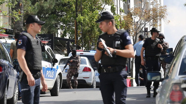 GÜNCELLEME- İsrail Büyükelçiliği önünde bıçaklı kişi etkisiz hale getirildi