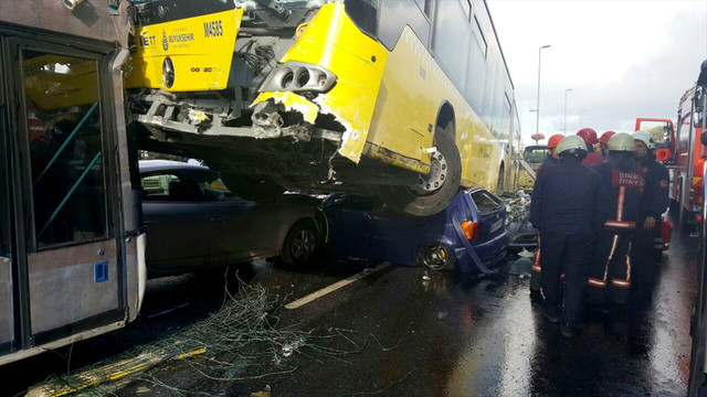 İstanbul'da metrobüs kazası