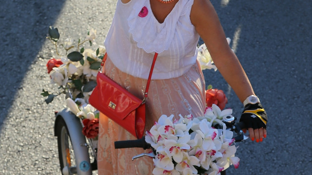 İzmir'de Süslü Kadınlar Bisiklet Turu