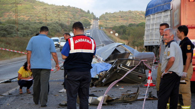 İzmir'de trafik kazası: 1 ölü, 14 yaralı