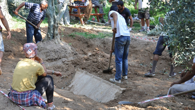 İznik'te zeytinlikte lahit bulundu