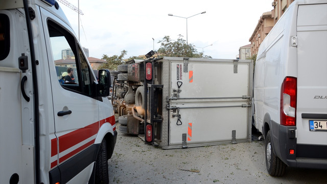 Kadıköy'de trafik kazası: 3 yaralı