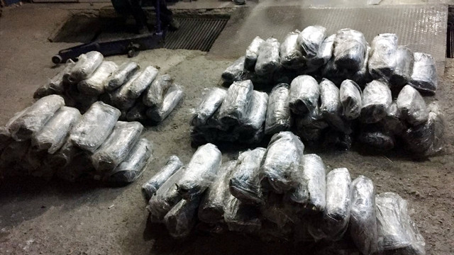 Kamyon lastiklerinde 113 kilo esrar ele geçirildi