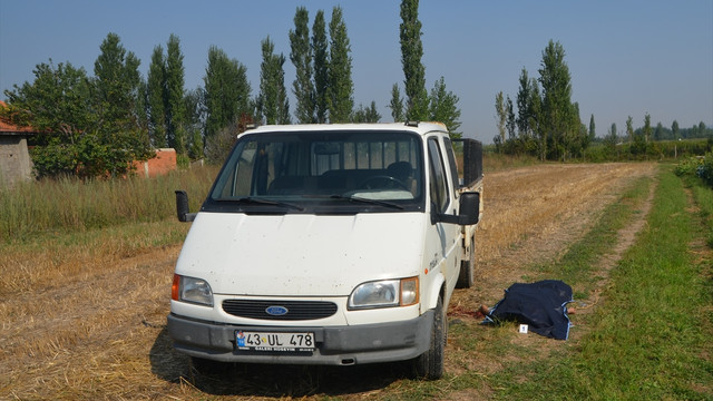 Kamyonetiyle çarptığı eşinin ölümüne neden oldu