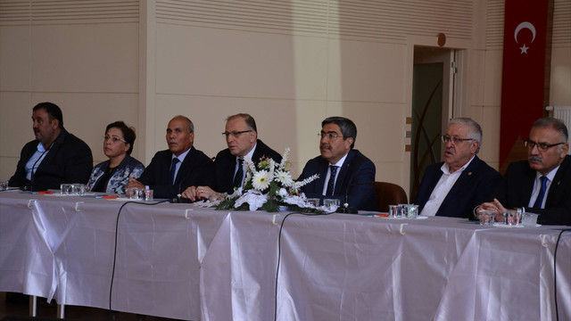 Güvenlik nedeniyle iptal edilen Muhtarlarla İstişare Toplantısı Karkamışta toplandı