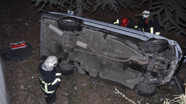Kırıkkale'de otomobil okulun bahçesine düştü