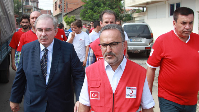 Kızılay'dan Makedonya'daki selzedelere yardım