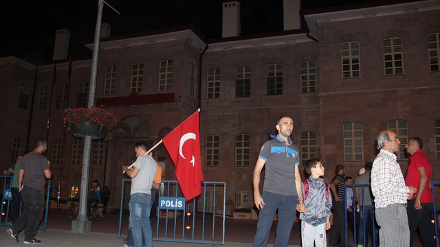 Konyada elektrik kesintisi darbe endişesine yol açtı