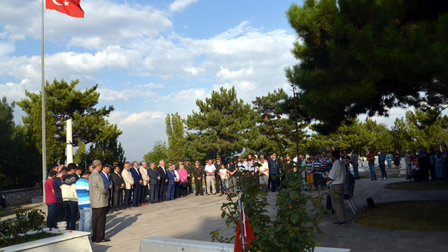 Kütahya'da şehitlikte hüzünlü bayram