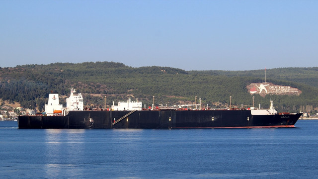 LNG tankeri Çanakkale Boğazı'ndan geçti
