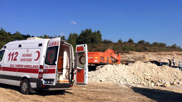 Manisa'da yol yapım çalışmasında göçük