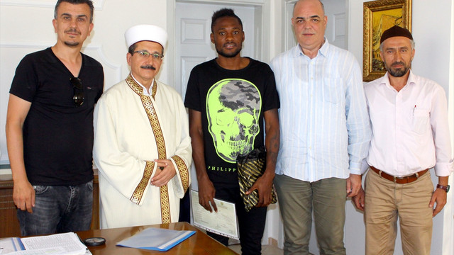 Manisasporlu Bakaki, Müslüman oldu