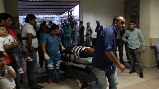 Mersin'de minibüs devrildi: 2 ölü, 10 yaralı