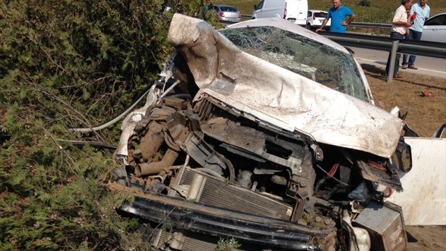 Mersin'de otomobil devrildi: 2 ölü, 2 yaralı