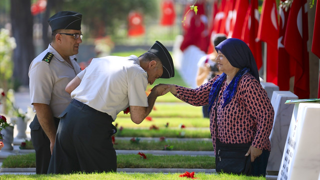 Mezarlıklarda arife yoğunluğu