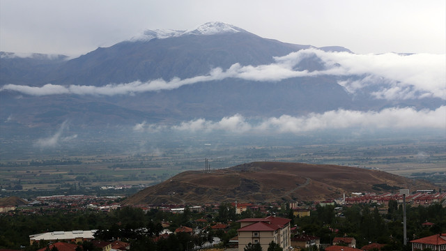 Munzur Dağı'na kar yağdı
