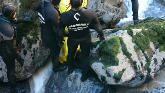 Oğlunu kurtarmak isteyen babanın suda kaybolması