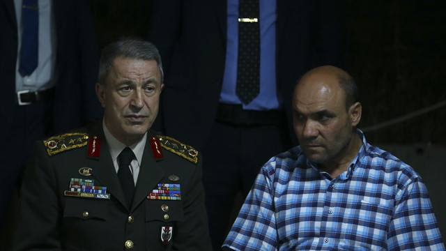 Orgeneral Akar'dan şehit evine taziye ziyareti