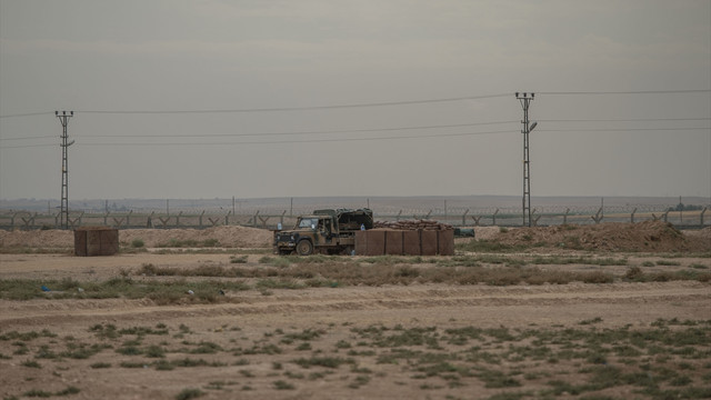 PYD karargahına ABD bayraklarının asılması