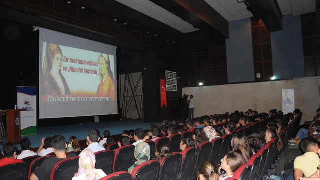 PYD karargahına ABD bayraklarının asılması