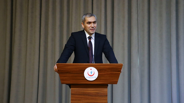 Sağlık çalışanları afiş tasarladı