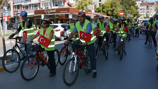 Şehit polis memuru için pedal çevirdiler