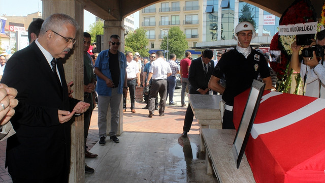 Şehit polis memuru Manisa'da toprağa verildi