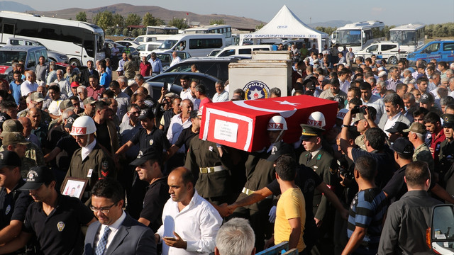 Şehitlerimizi uğurluyoruz